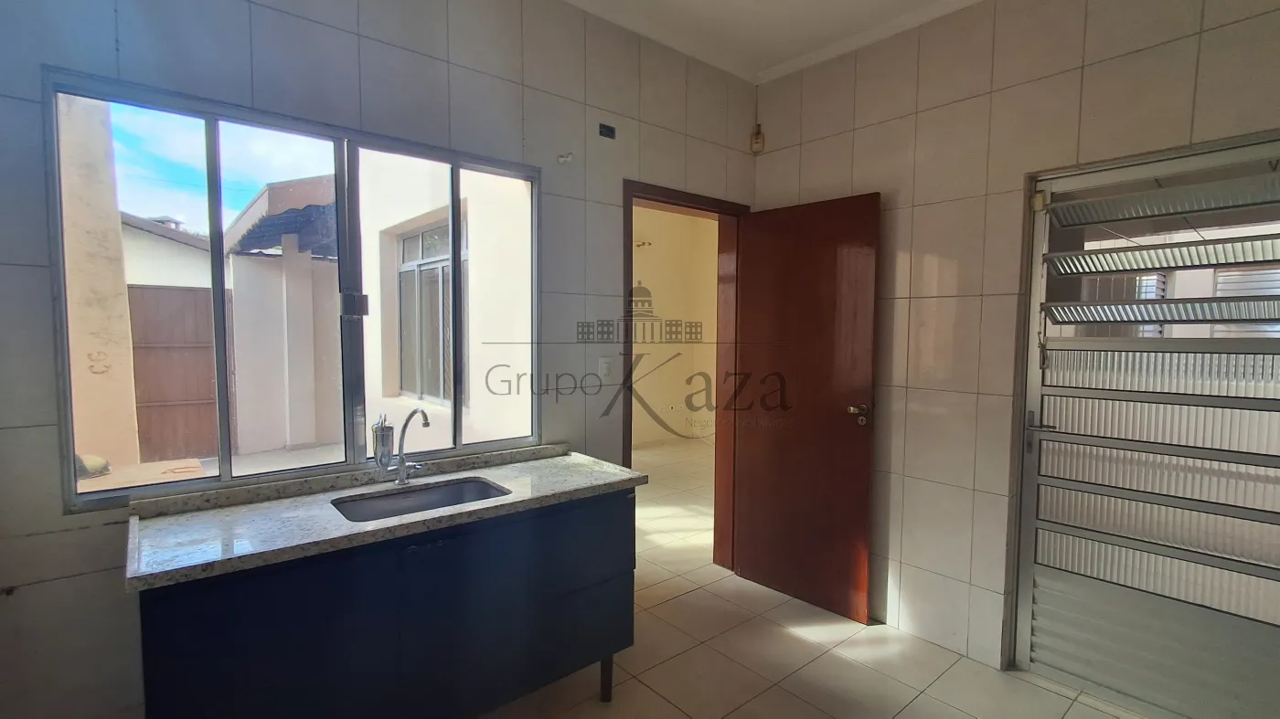 Foto 3 de Casa Padrão em Jardim Santa Maria, Jacareí - imagem 3