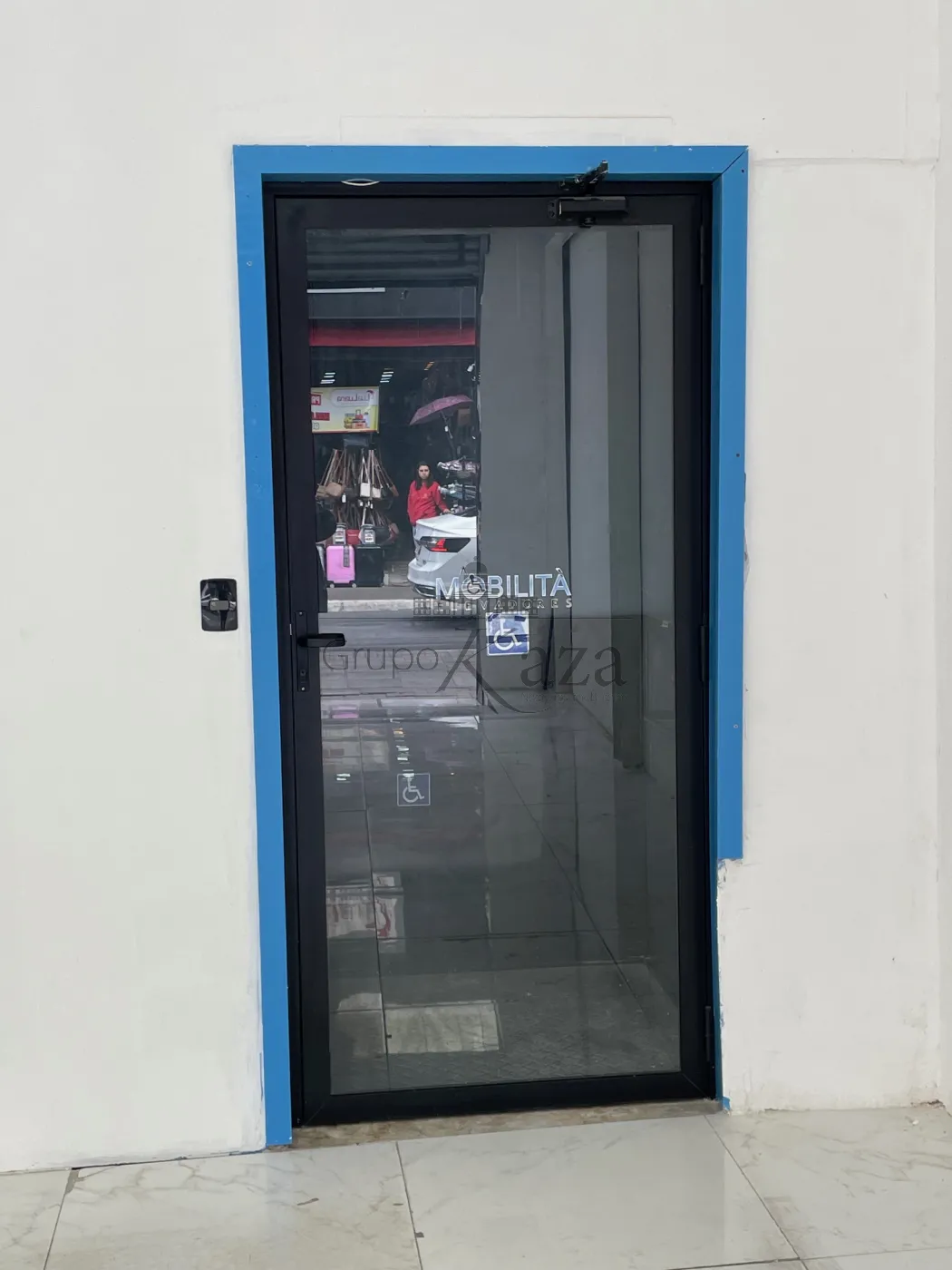 Porta do elevador interno