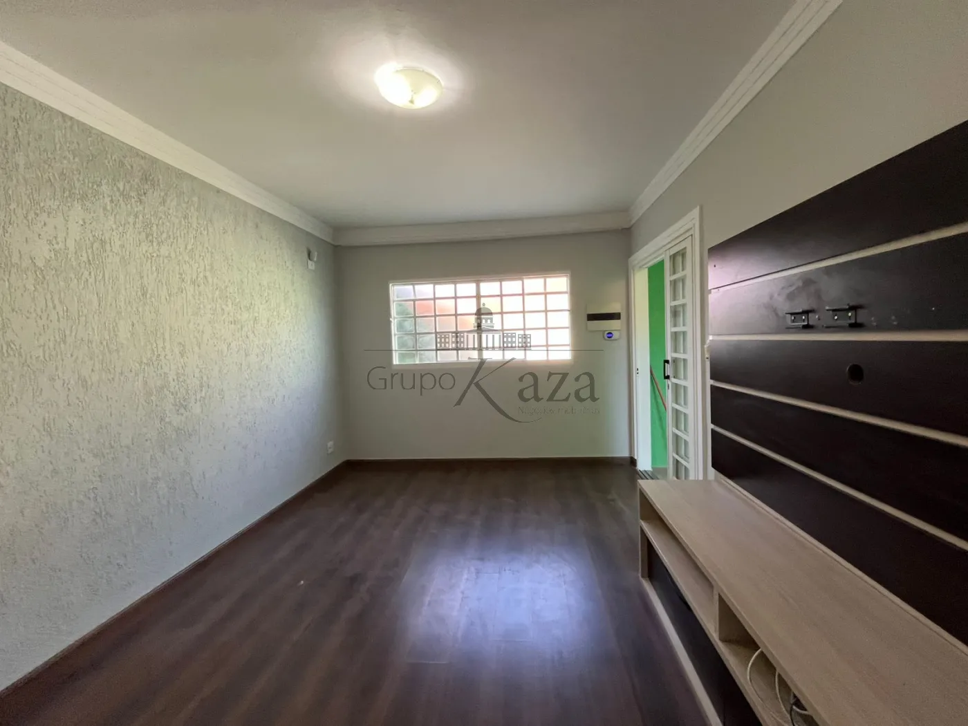 Foto 1 de Casa Padrão em Jardim das Cerejeiras, São José dos Campos - imagem 1
