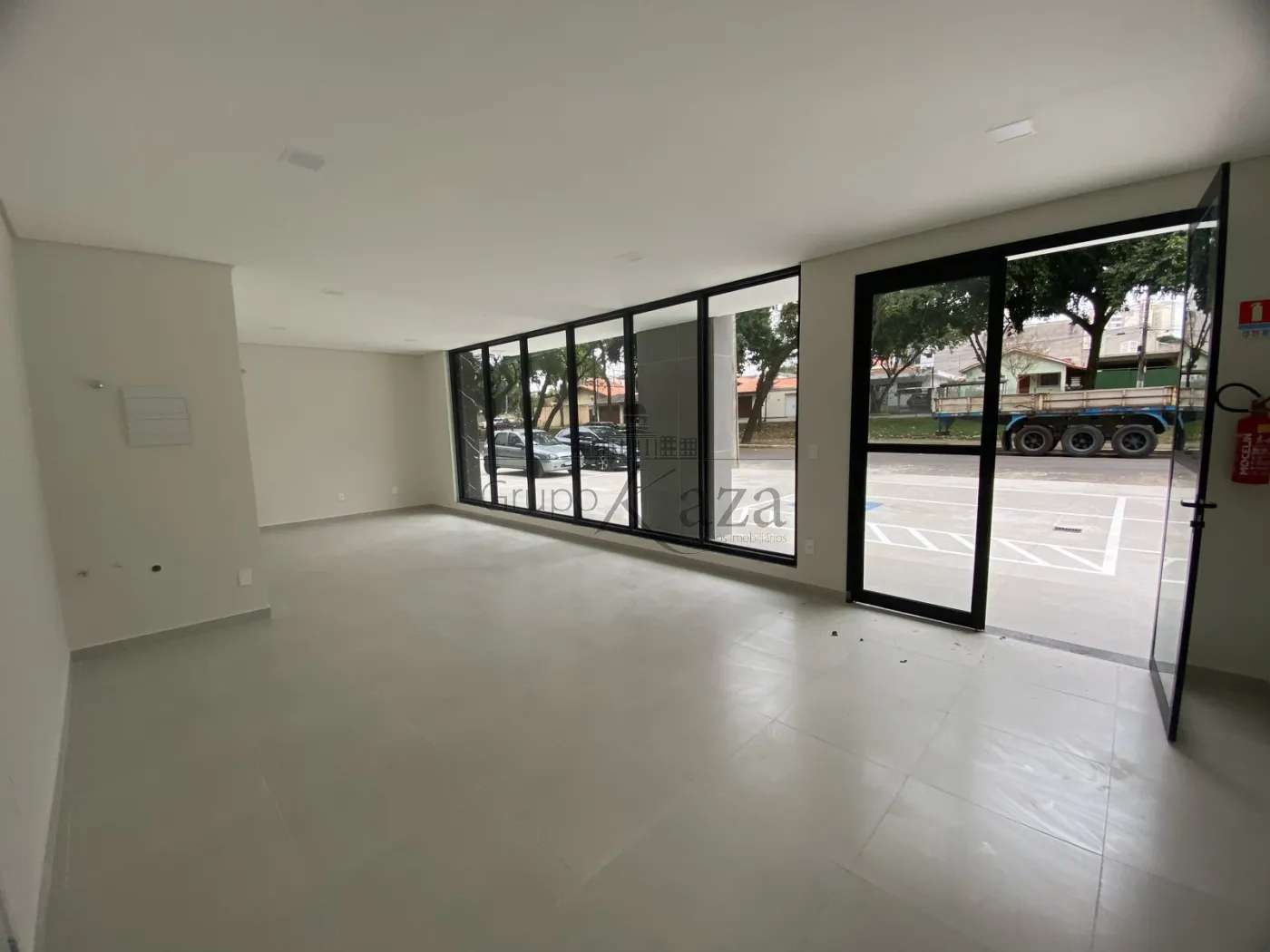 Foto 1 de Comercial Loja em condomínio comercial em Parque Industrial, São José dos Campos - imagem 1