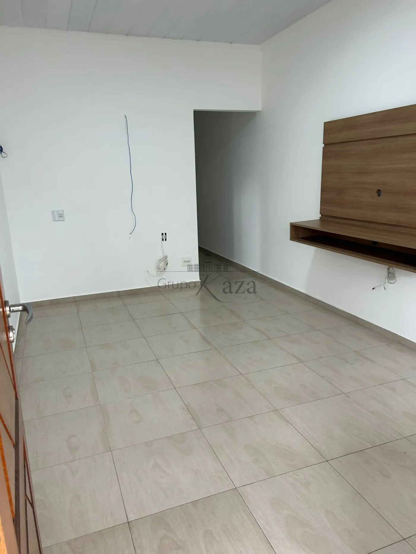 Foto 1 de Casa Padrão em Vila Santos, Caçapava - imagem 1