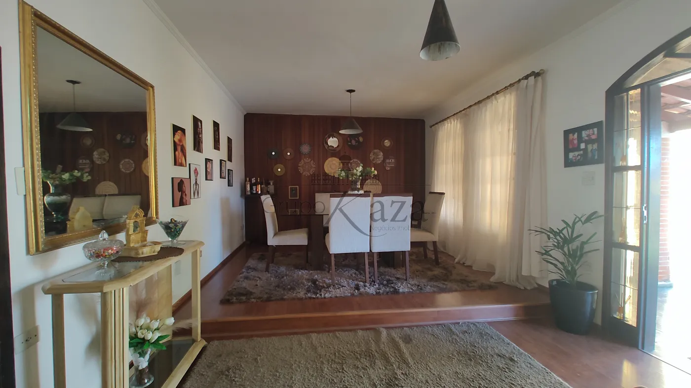 Foto 2 de Casa Padrão em Vila Pinheiro, Jacareí - imagem 2