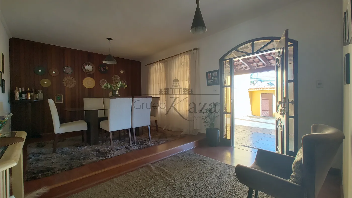 Foto 3 de Casa Padrão em Vila Pinheiro, Jacareí - imagem 3