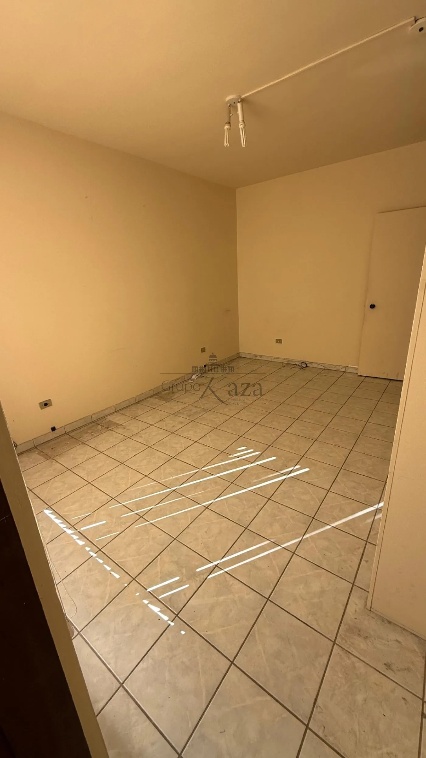 Foto 2 de Comercial Sala Condomínio em Centro, Jacareí - imagem 2