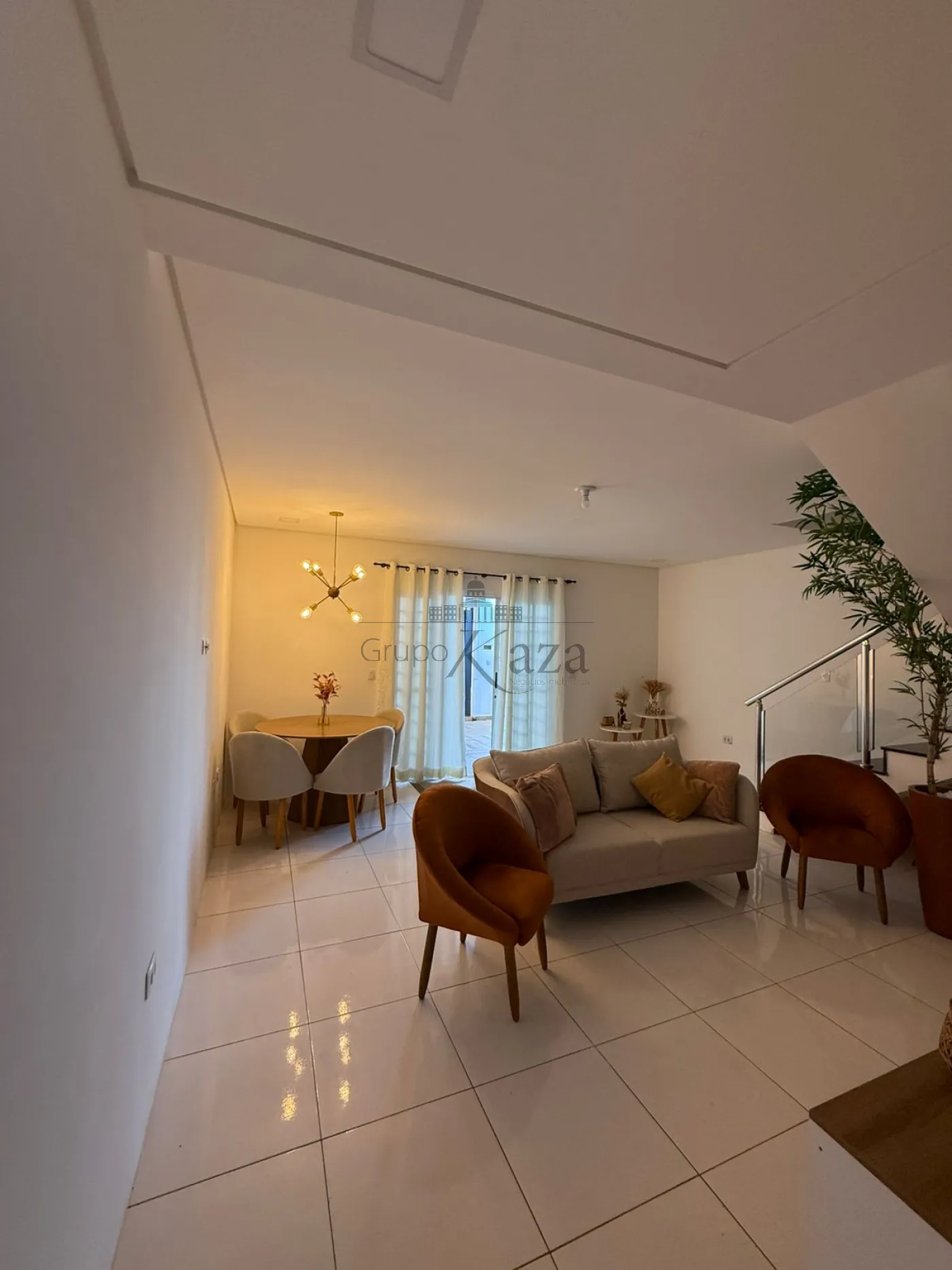 Foto 2 de Casa Sobrado em Loteamento Villa Branca, Jacareí - imagem 2 Foto 2 de Casa Sobrado em Loteamento Villa Branca, Jacareí - imagem 2