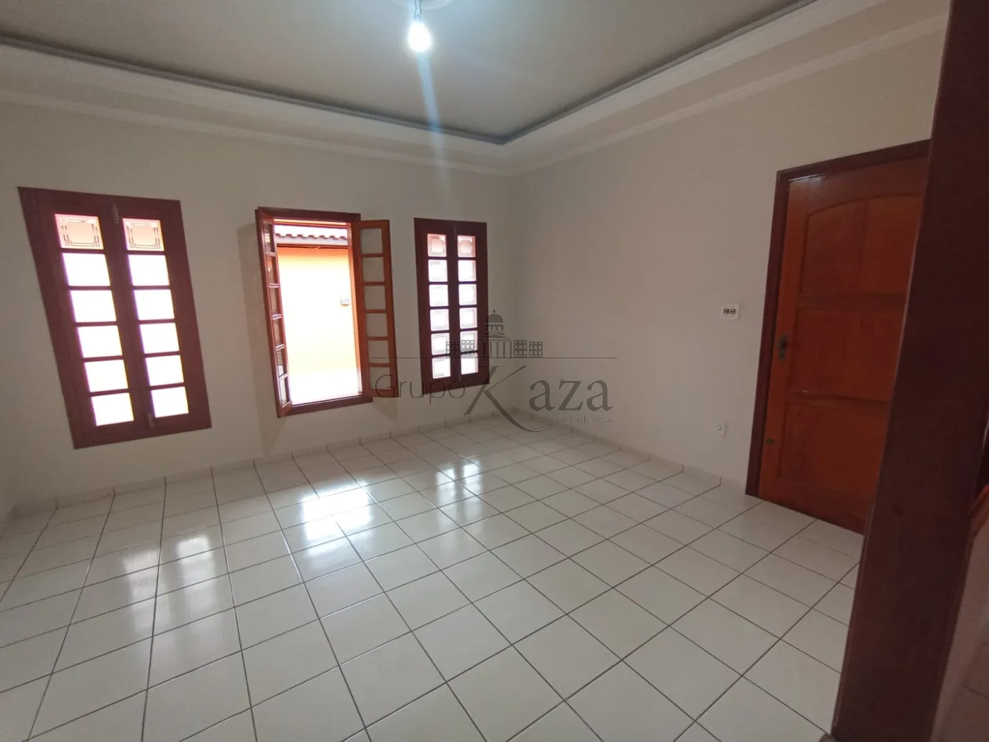 Foto 2 de Casa Padrão em Bosque dos Eucaliptos, São José dos Campos - imagem 2 Foto 2 de Casa Padrão em Bosque dos Eucaliptos, São José dos Campos - imagem 2