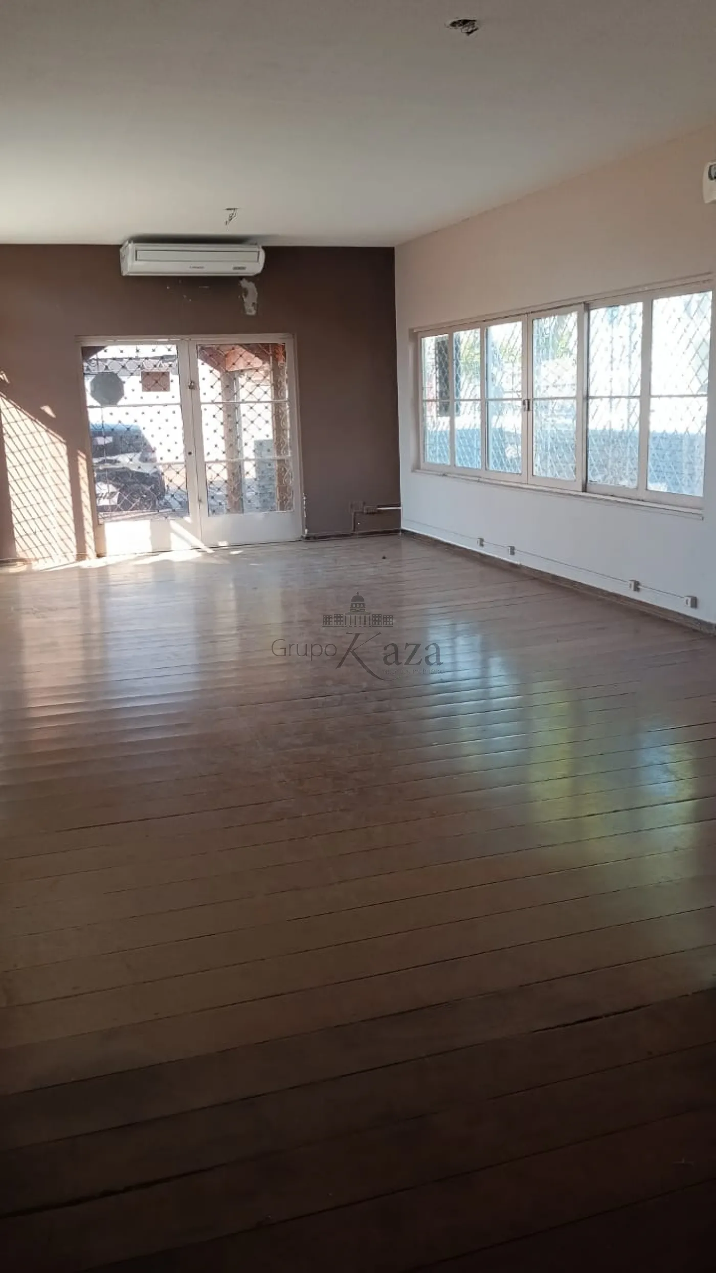 Foto 1 de Comercial Casa em Jardim Leonidia, Jacareí - imagem 1